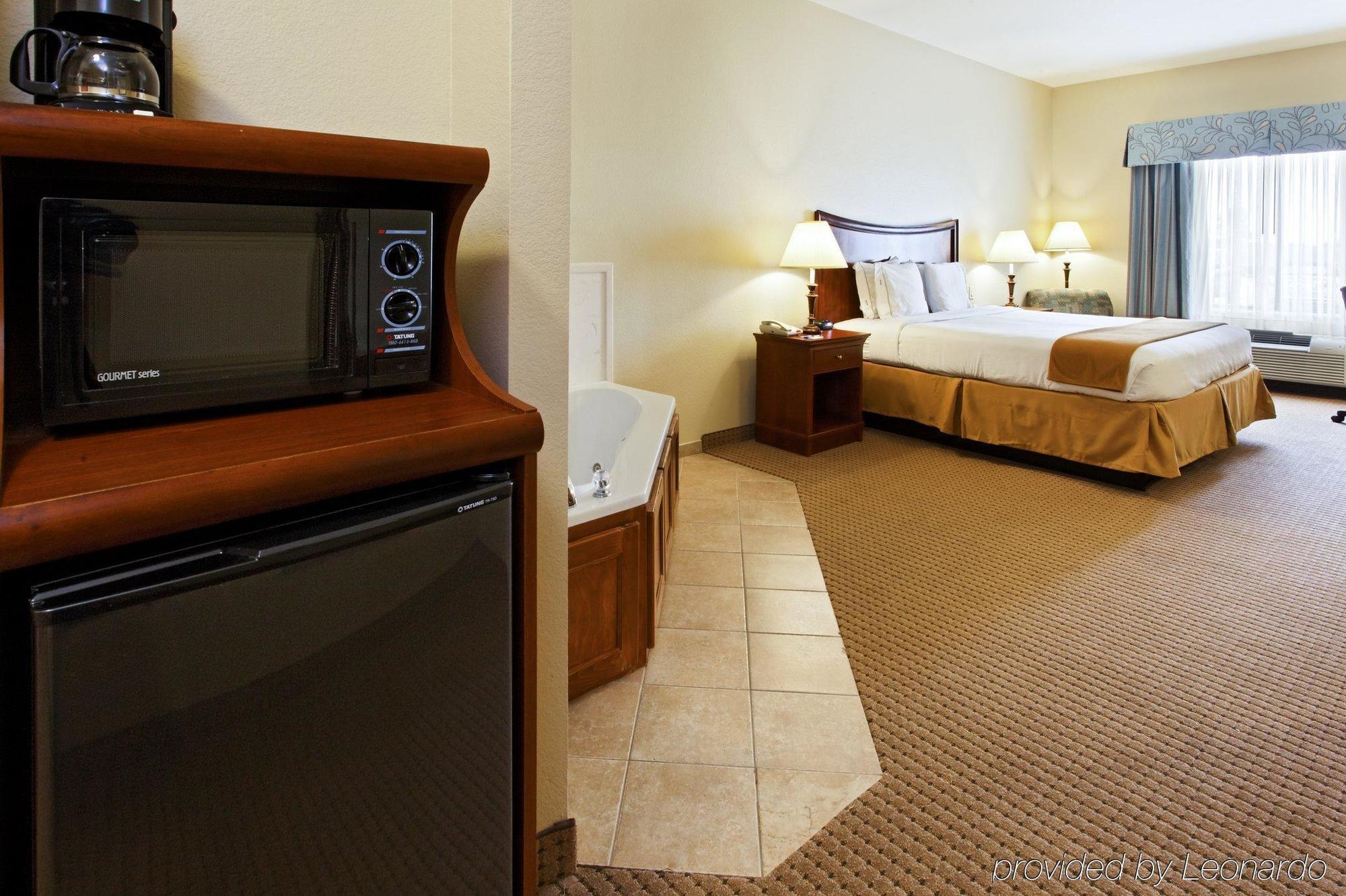 Express & By Ihg 2* Mansfield